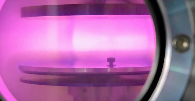 Cad is Eitseáil Plasma Teocht Íseal ann?